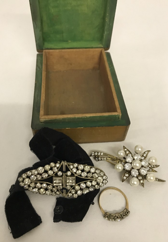 3 pieces of diamante set vintage jewellery.