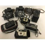 A box of assorted vintage cameras to include Box Brownie, a Bakelite Kodak Brownie 127