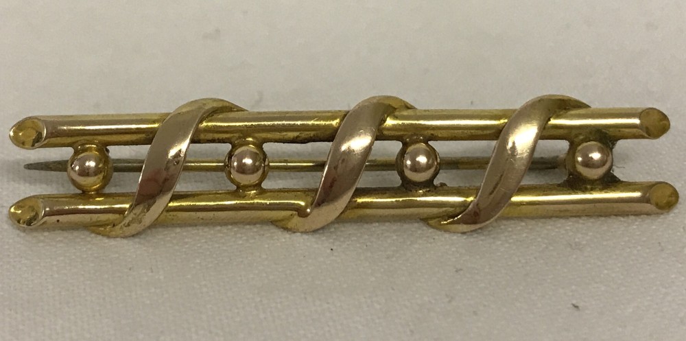 Vintage 9ct gold brooch.