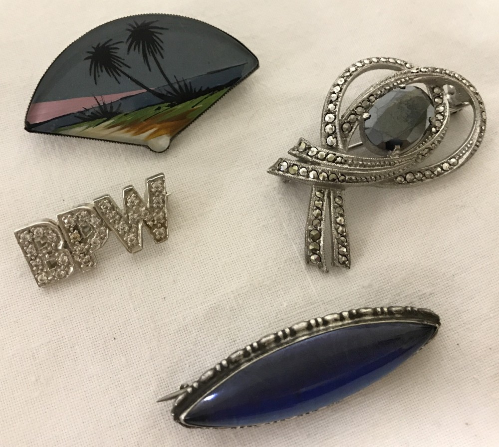 4 vintage silver brooches.