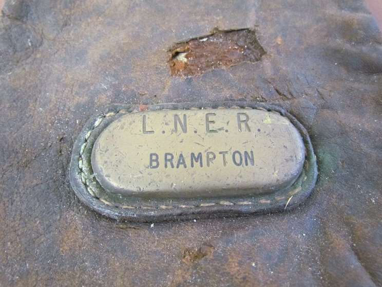 A leather cash bag with brass plate LNER BRAMPTON and brass closing disc stamped B.R. - Image 3 of 3