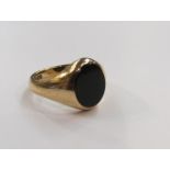 A 9ct gold gentleman's signet ring with plain black onyx stone