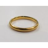 A 22ct gold wedding band