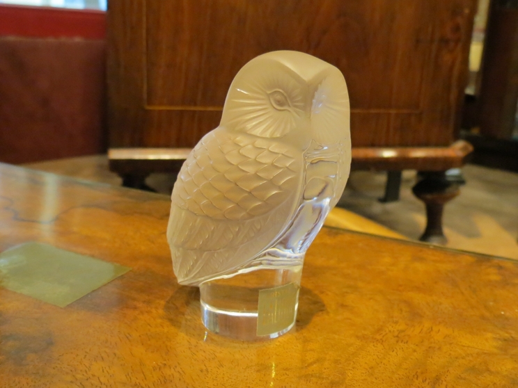 A Lalique crystal owl, 8.