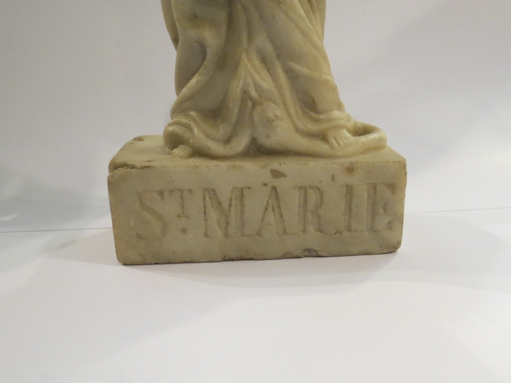 A 17th Century carved alabaster figure of Saint Marie - Image 2 of 4