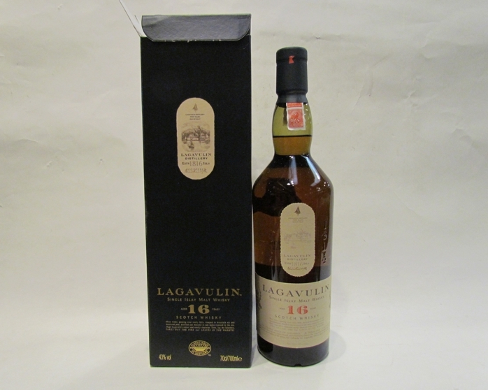 Lagavulin 16 years old single malt whisky, Islay, 70cl, - Image 2 of 2