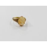 A 9ct gold cameo shell ring