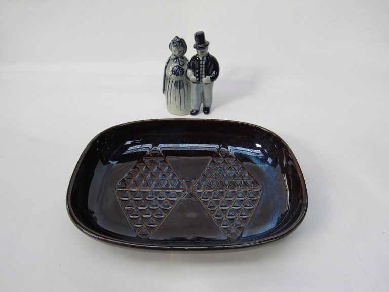 Soholm 1960's EJ64 series stoneware dish designed by Einar Johansen,