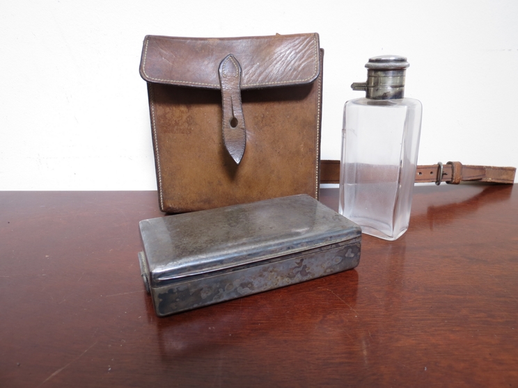 A leather cased sandwich box and flask - Image 2 of 3