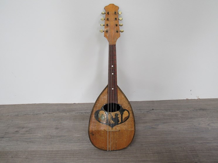 An early 20th Century round back mandolin,