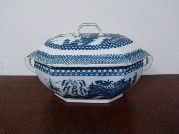 A 19th Century Oriental lidded tureen with junk and pagoda detail, hairline crack to lid,
