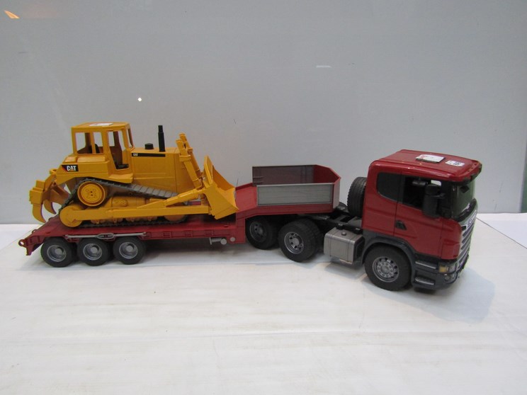 Bruder large scale Scania low loader lorry with Caterpillar tractor