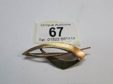 A 9ct gold brooch,