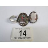 A Victorian cameo ring in silver,