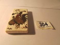 A hand painted 19th century ivory card case depicting a cockerel and a hen, 8.5 x 4.