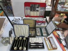 A mixed lot of cased and other cutlery