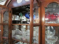 A mixed lot of glass ware,