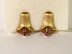 A pair of 18ct gold earrings set rubies (4gms)