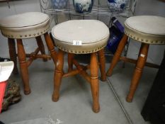 3 good old stools