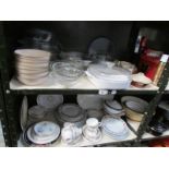 2 shelves of kitchen ware including good clear Pyrex,