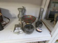 A mixed lot of metal ware