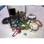 A mixed lot of costume jewellery