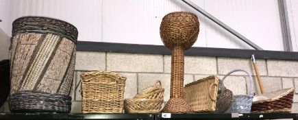 10 baskets and weaved items