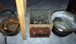 2 vintage camping stoves & 3 pans