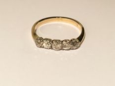 An 18ct 5 stone yellow gold diamond bar ring,