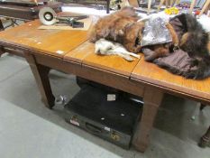 An oak draw leaf table with 2 extra leaves.