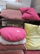 7 cushions.