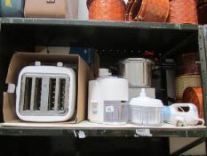 A mixed lot of kitchen electricals including 4 slice toaster, juice extractor etc.