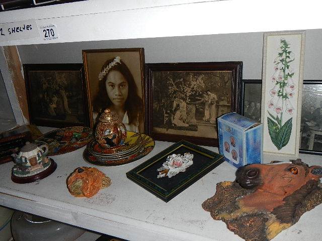 2 shelves of miscellaneous pictures, china etc. - Bild 3 aus 3