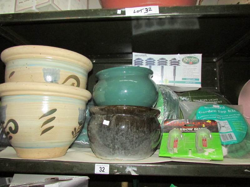 4 shelves of garden pots and accessories. - Bild 3 aus 5