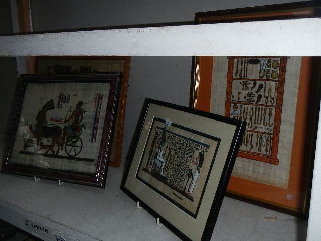 2 shelves of miscellaneous pictures, china etc. - Bild 2 aus 3