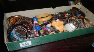 A mixed lot of costume jewellery.