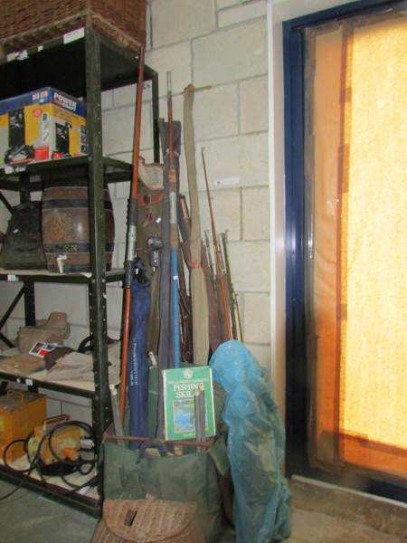 A large quantity of fishing tackle including creel, rods etc. - Bild 6 aus 6
