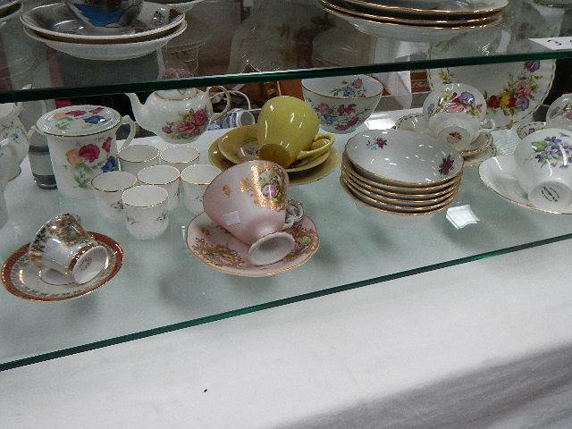 3 shelves of assorted tea ware. - Bild 3 aus 3