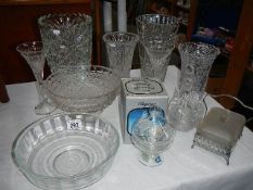 A mixed lot of glass ware.