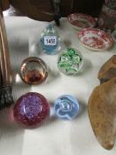 4 glass paperweights and a dump including Caithness, Wedgwood and Langham.