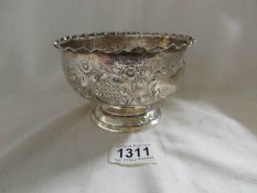 A silver bowl, Birmingham 1900, approximately 172 grams.