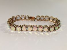 A yellow gold and topaz bracelet (total weight 23 grams).