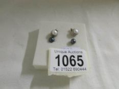 2 pairs of cultured pearl earrings, one grey pearl and one white.