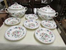 A pair of Aynsley 'Pembroke' pattern soup tureens and 7 soup bowls.