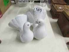 A Lladro white doves group.