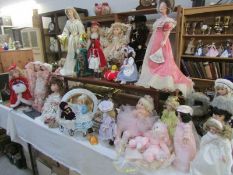 24 collectable modern dolls including Ashton Drake, Danbury Mint, Leonardo etc (Boxed,