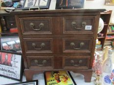 An oak 3 drawer chest