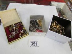 A mixed lot of jewellery, cuff links etc.