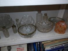 A mixed lot of glassware including comports, bowls etc.