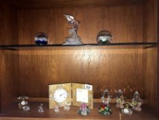 A mixed lot of glass items including paperweights etc.